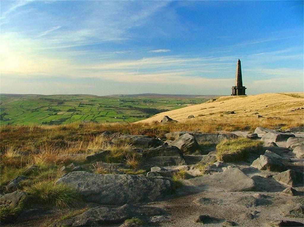 By Loh93 at English Wikipedia - Transferred from en.wikipedia to Commons by Lukasz Lukomski using CommonsHelper., Public Domain, https://commons.wikimedia.org/w/index.php?curid=9433440. Stoodley Pike | Top 10 Things to do in the South Pennines