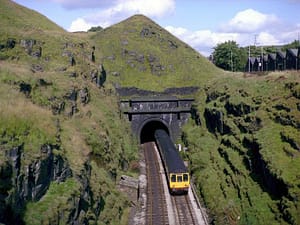 Ingy The Wingy, CC BY-SA 2.0 , via Wikimedia Commons. Summit_Tunnel_Littleborough_Class_110_1982
